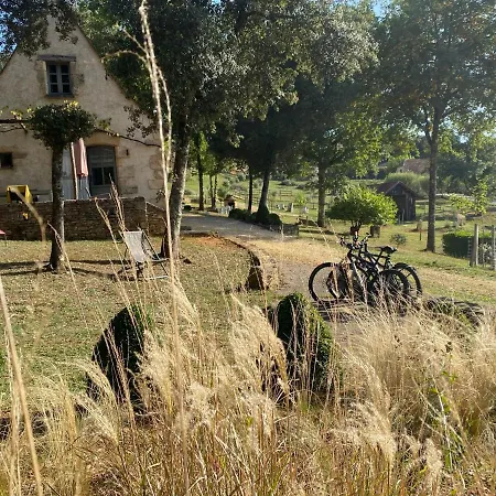 Eco-hameau Du Sentier Des Sources 山林小屋 *