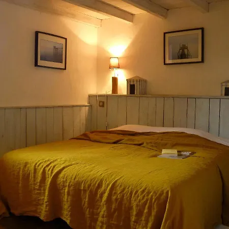 Eco-hameau Du Sentier Des Sources 山林小屋 *