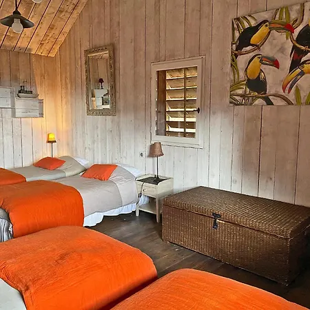 Деревянный коттедж Eco-hameau Du Sentier Des Sources Сарла-ла-Канеда