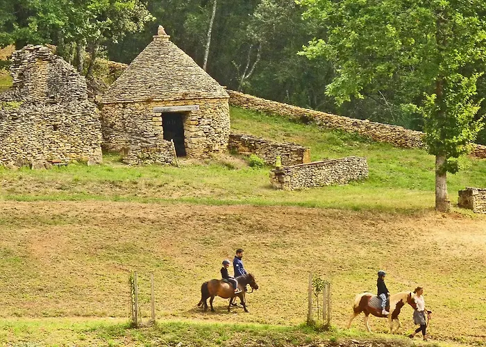 Eco-hameau Du Sentier Des Sources بيت خشبي سارلا لا كانيدا