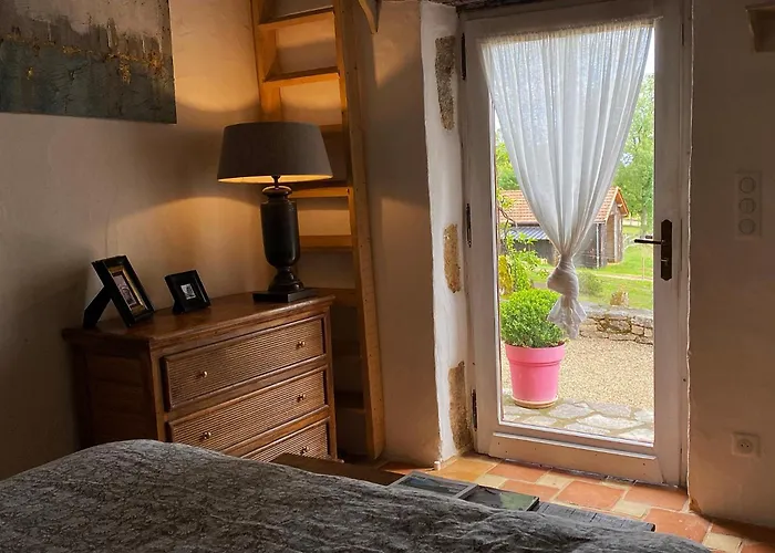 بيت خشبي Eco-hameau Du Sentier Des Sources سارلا لا كانيدا