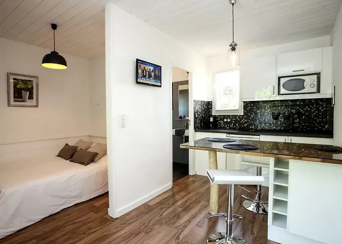 بيت خشبي Eco-hameau Du Sentier Des Sources سارلا لا كانيدا